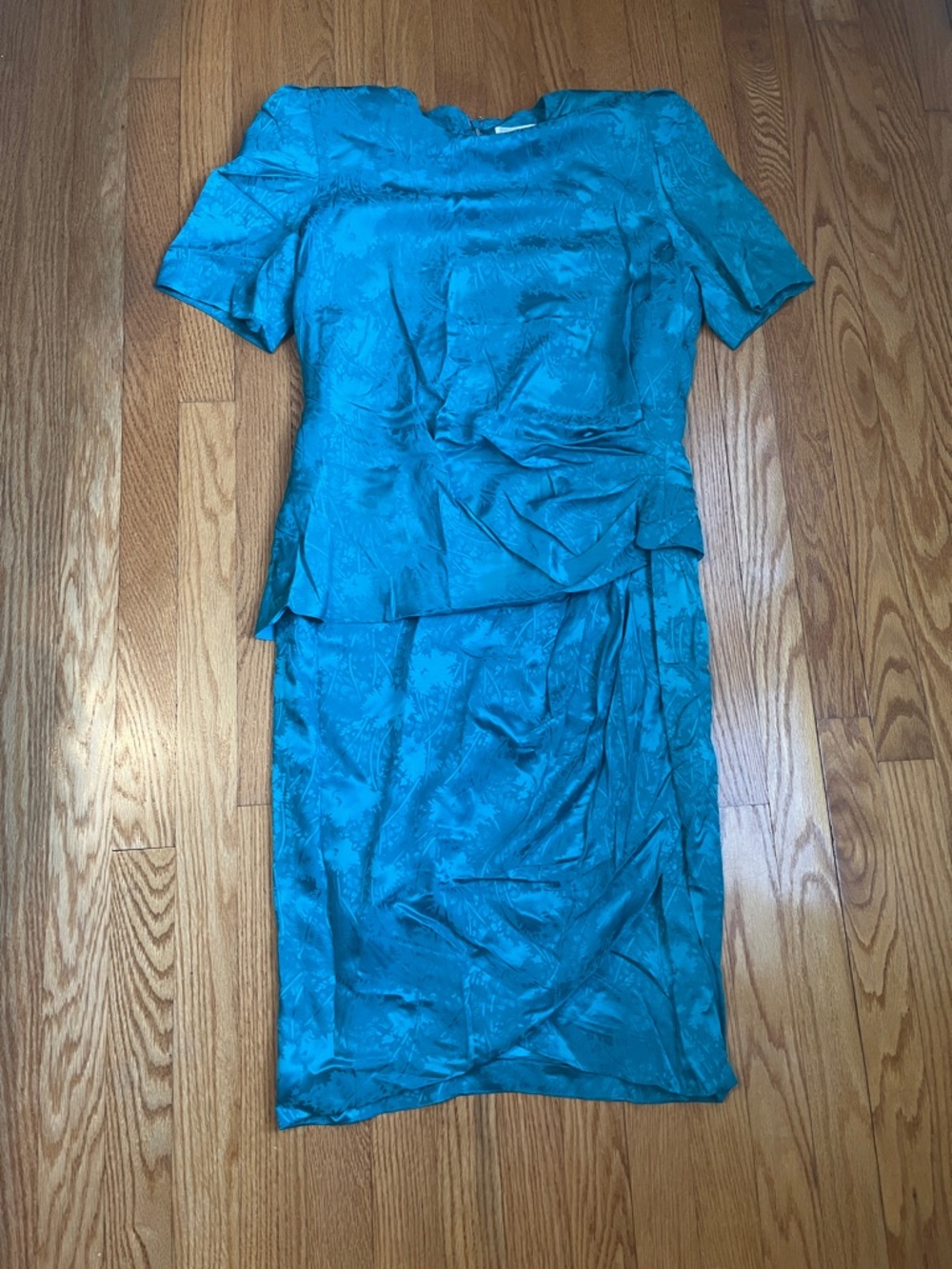 Vintage 80’s 100% Silk Short Sleeve Dress
